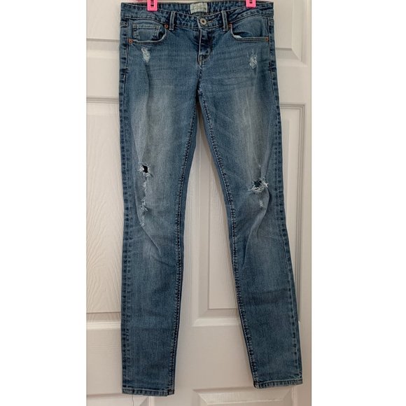 Aeropostale TALL LONG Size 7/8 Ripped Jeans